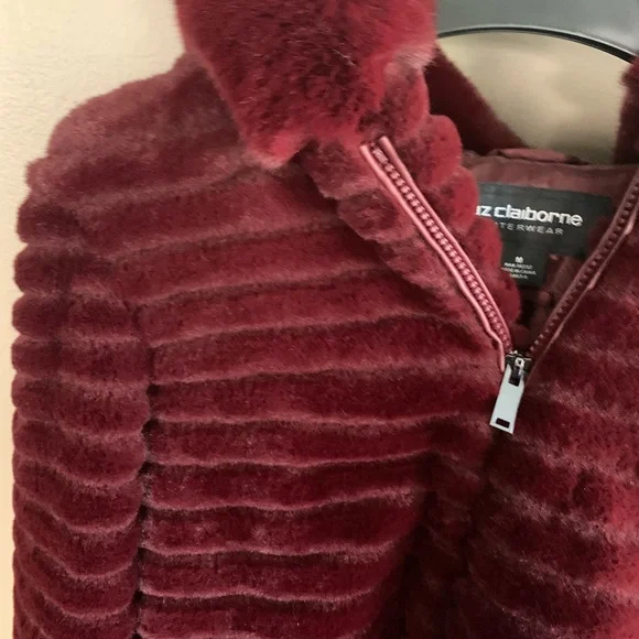 LIZ CLAIBORNE Faux Fur Outerwear NWT - Picture 3 of 6